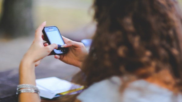 पासवर्ड-प्रोटेक्टेड डिवाइस तक भी है पहुंच