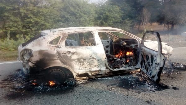 कार की डिक्की में रखा सामान जलकर राख कार की डिक्की में रखा सामान जलकर राख