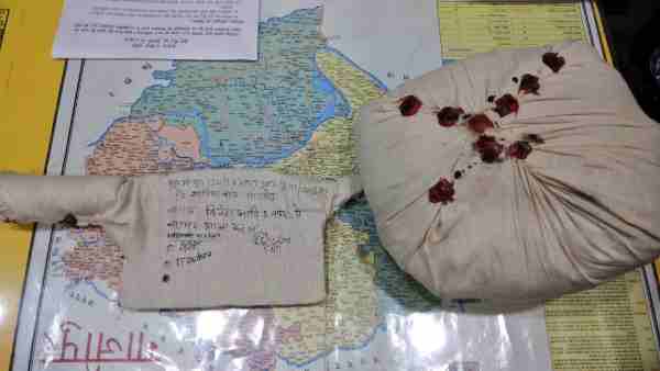 संबंध बनाते छोटे भाई के साथ देखा