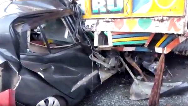 hapur road accident husband wife and baby died hapur road accident husband wife and baby died