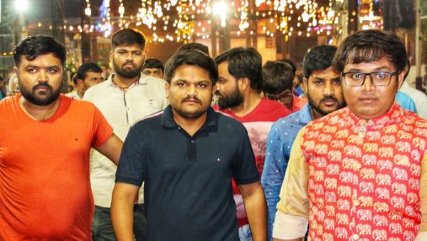 सूरत अग्निकांड के बाद भी आगे आए थे