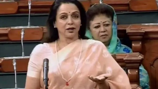 हेमा मालिनी ने कहा कि, जंगलों में बबूल के पेड़ होते हैं तो वहां बंदर कैसे रह पाएंगे हेमा मालिनी ने कहा कि, जंगलों में बबूल के पेड़ होते हैं तो वहां बंदर कैसे रह पाएंगे