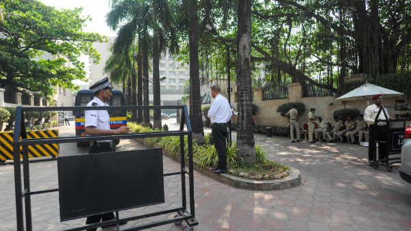 शपथग्रहण में शामिल होने वाले विधायकों पर कड़ी नजर