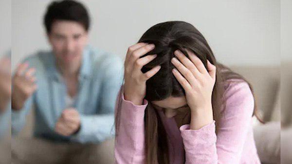 पति के स्‍पर्म के संपर्क में आने के कारण महिला का हुआ ये हाल 