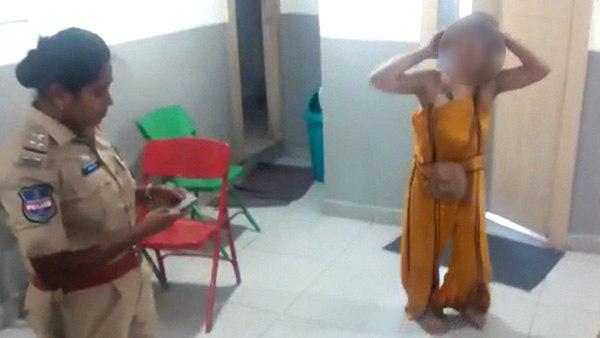 सॉफ्टवेयर कंपनी में काम करती है महिला सॉफ्टवेयर कंपनी में काम करती है महिला