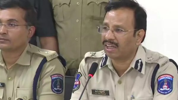 रास्ते में पेट्रोल पंप से पेट्रोल खरीदा, फिर फ्लाईओवर के नीचे जला दिया रास्ते में पेट्रोल पंप से पेट्रोल खरीदा, फिर फ्लाईओवर के नीचे जला दिया