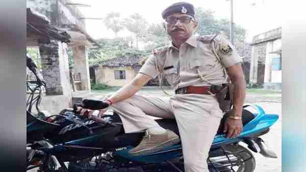 Sub-inspector arrested for molesting a minor girl Sub-inspector arrested for molesting a minor girl