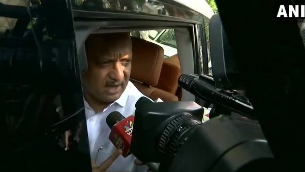 अजित पवार बोले- डिप्टी सीएम पर अभी फैसला नहीं अजित पवार बोले- डिप्टी सीएम पर अभी फैसला नहीं