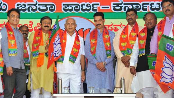 अयोग्य करार दिए गए 17 में 16 विधायक बीजेपी में शामिल