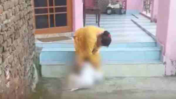 पिता बनाता रहा वीडियो