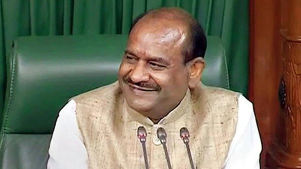 लोकसभा स्पीकर ने सांसद को टोका लोकसभा स्पीकर ने सांसद को टोका