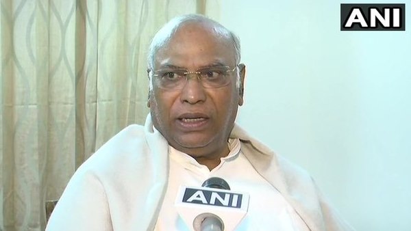 सोनिया गांधी 17 नवंबर को एक साथ बैठेंगे और आगे के प्लान पर चर्चा करेंगे सोनिया गांधी 17 नवंबर को एक साथ बैठेंगे और आगे के प्लान पर चर्चा करेंगे