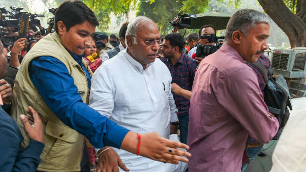 अंतिम फैसले लेने के करीब पहुंच चुकी है कांग्रेस अंतिम फैसले लेने के करीब पहुंच चुकी है कांग्रेस