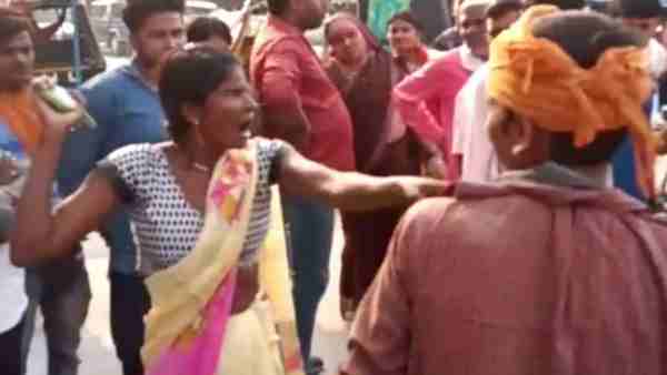 Woman beaten her husband and brother-in-law in Mahoba Woman beaten her husband and brother-in-law in Mahoba