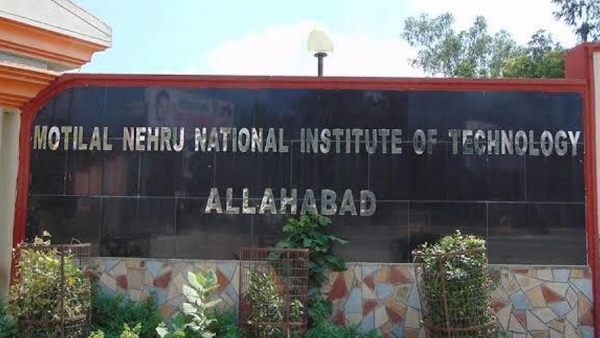 क्या है छात्रा का आरोप