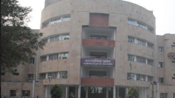 आरोपी प्रोफेसर ने कहा- मेरी बेटी की तरह है छात्रा