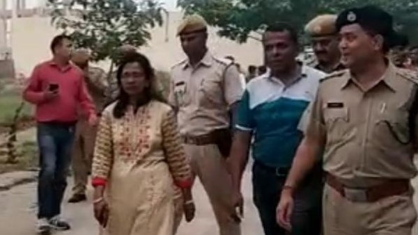 रसोई में बंद दीपा ने किया डॉक्टर को फोन