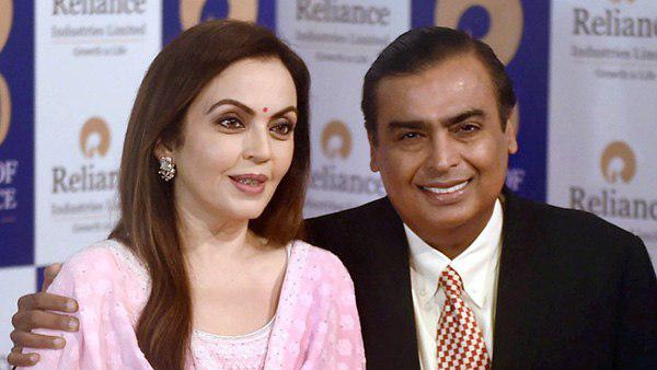 रिलायंस ने इस वर्ष 40% की बढ़ोतरी की रिलायंस ने इस वर्ष 40% की बढ़ोतरी की