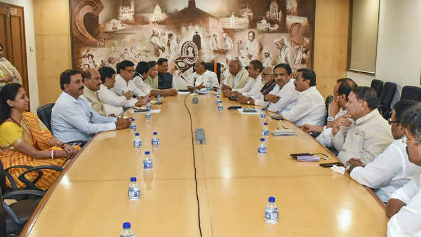 सरकार गठन को लेकर अभी तक नहीं निकला फॉर्मूला