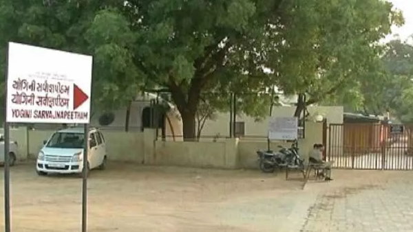 कर्नाटक के दंपति की 4 संतानें बंधक बनाईं?