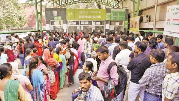 five year old girl died In hospital queue in noida five year old girl died In hospital queue in noida