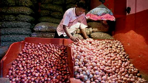 250 kg onion stolen from surat Market, gujarat news today
