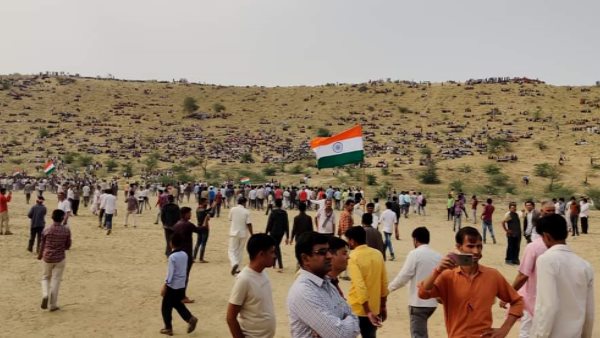 करीब 45 किमी लंबी शवयात्रा करीब 45 किमी लंबी शवयात्रा