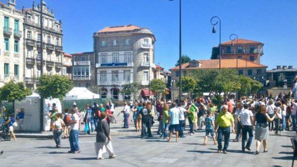 लोगों को एक साथ लाती हैं सड़कें