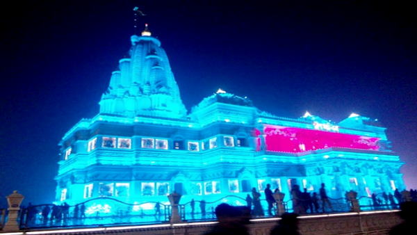 94 कलामंडित स्तंभ हैं पूरे प्रेम मंदिर में