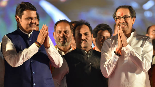 जिन्हें जनादेश मिला, वे नहीं हो पा रहे तैयार