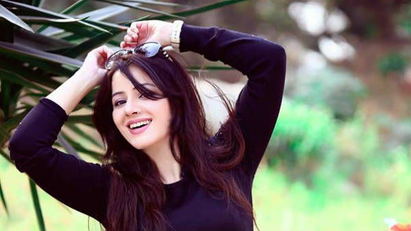  पाक आर्मी के रिटायर्ड मेजर की बेटी 