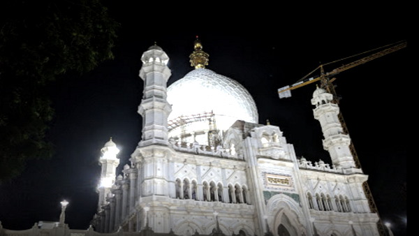 इस इमारत को बनाने में मजदूरों की 4 पीढ़ियां लगीं इस इमारत को बनाने में मजदूरों की 4 पीढ़ियां लगीं