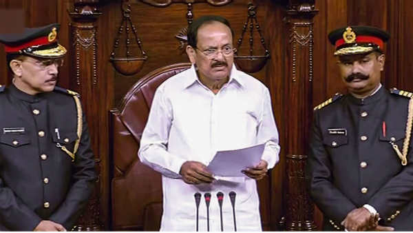 सैनिकों की यूनिफॉर्म की नकल गैर-कानूनी सैनिकों की यूनिफॉर्म की नकल गैर-कानूनी