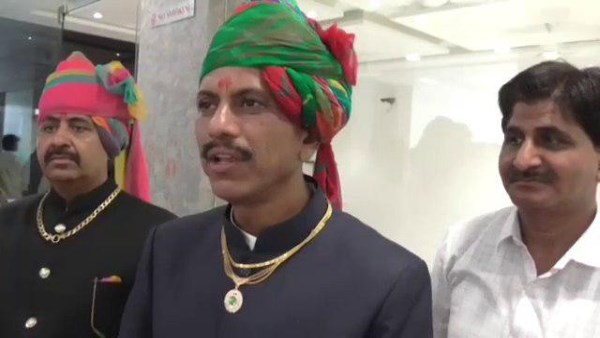 दहेज प्रथा को बंद करने की पहल खुद से