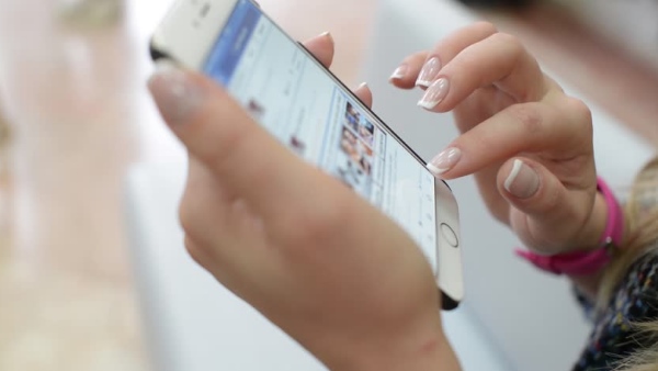 अर्धनग्न तस्वीरें भी भेजी