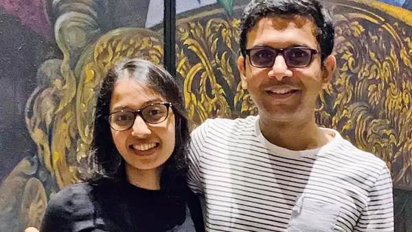 मैक्किजे और सेक्वॉया कैपिटल में काम किया है