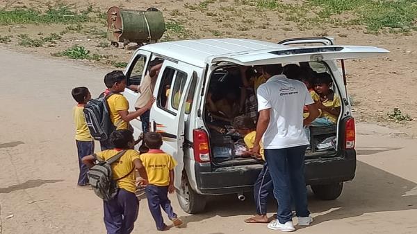 जाकिर हुसैन स्कूल में प्रवेश