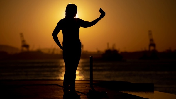 कहीं आप भी ऐसी सेल्फी के शौक़ीन नहीं है? कहीं आप भी ऐसी सेल्फी के शौक़ीन नहीं है?