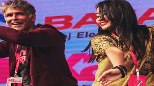 मिलिंद और अंकिता के बीच में काफी लंबा उम्र का फासला मिलिंद और अंकिता के बीच में काफी लंबा उम्र का फासला