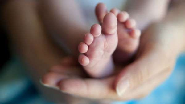 पूरी फ्लाइट में बच्‍ची बेहोश 