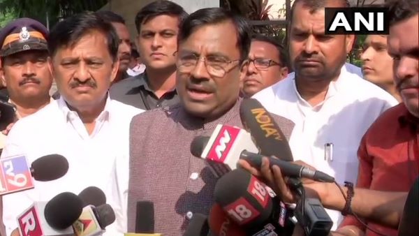 'शिवसेना-एनसीपी की सरकार का सवाल ही नहींं'