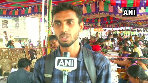  'नौकरी नहीं मिल पाई इसलिए आया'