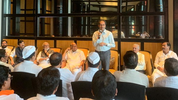 एनसीपी विधायकों से मिले उद्धव