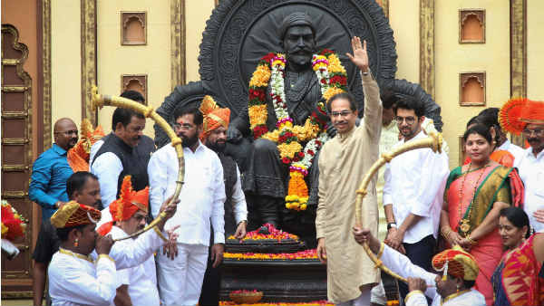 महाराष्ट्र के औरंगाबाद के वोटर ने किया उद्धव पर केस महाराष्ट्र के औरंगाबाद के वोटर ने किया उद्धव पर केस