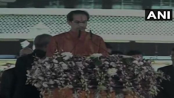 उद्धव ठाकरे ने ली मुख्यमंत्री पद की शपथ