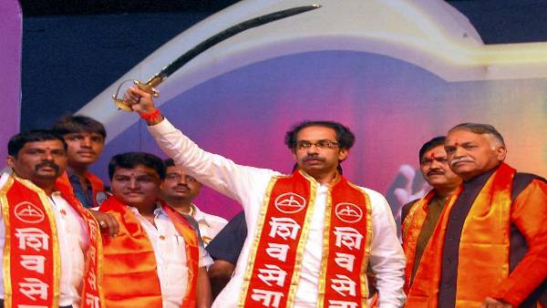 शिवसेना की अवसरवादी राजनीतिक कहीं दोनों को ले ना डूबे