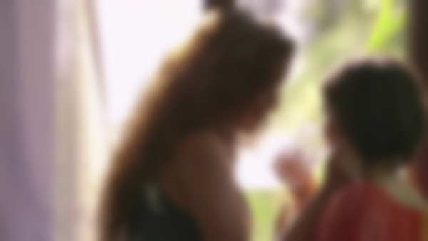 अब आपस में कर रही हैं मारपीट अब आपस में कर रही हैं मारपीट