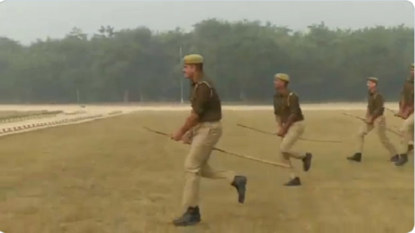 सांकेतिक तौर पर घुड़सवारी करते दिखे सिपाही