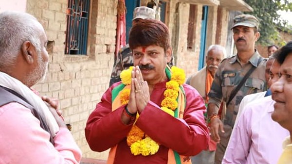 ऐसे झुकी भाजपा