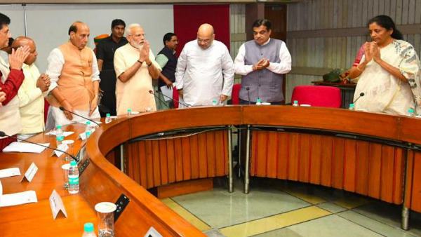 सरकार का दावा एनपीआर और एनआरसी अलग